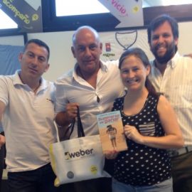 Reunión con el equipazo de Marketing y Comunicación Weber, junto a Dario, Gisela y Gonzalo, con el libro: “Superarse es Ganar”